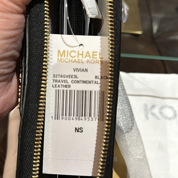 Authentic MICHAEL Michael Kors "Vivian" Travel Continental Basket Weave Wallet - Picture 13 of 13